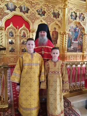 Отец Фома с воспитанниками Нахимовского училища после Божественной литургии, 6 июня 2021 года от Рождества Христова