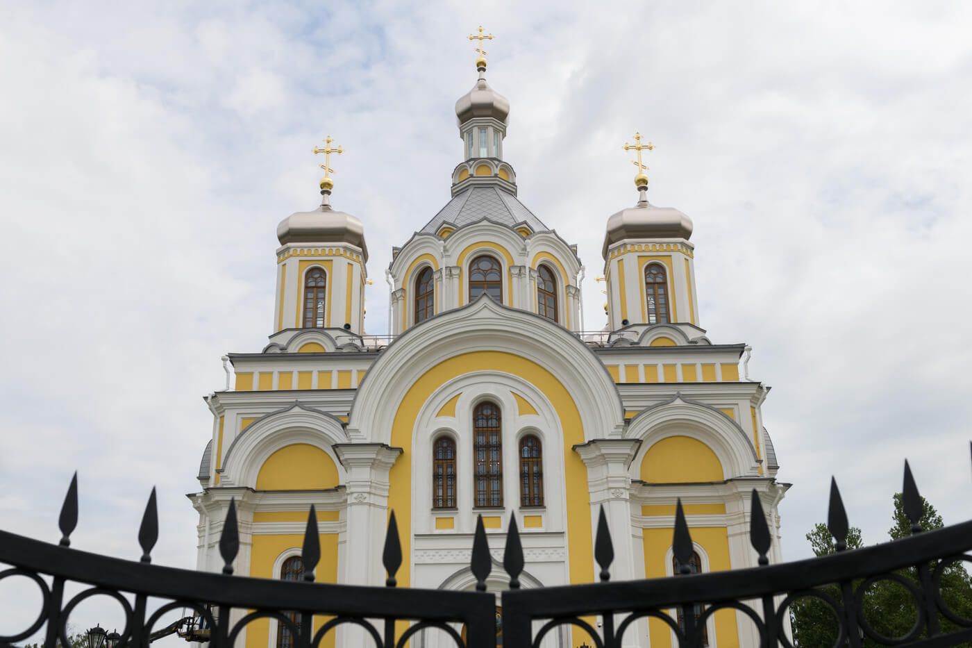 Признанные церковью. В Церковь Пресвятой Троицы Александро-Невской Лавры. Церковь Пресвятой Троицы Киновия Санкт-Петербург. Храм Святой Троицы Христианская Церковь в Санкт Петербурге. Архиерейское подворье на Октябрьской набережной.