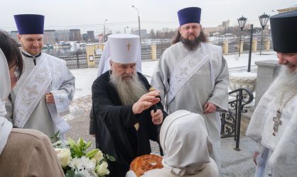 Митрополит Варсонофий совершил Божественную литургию
